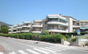 Studio de 27 m² + 70 m² de jardin à 100 m des plages